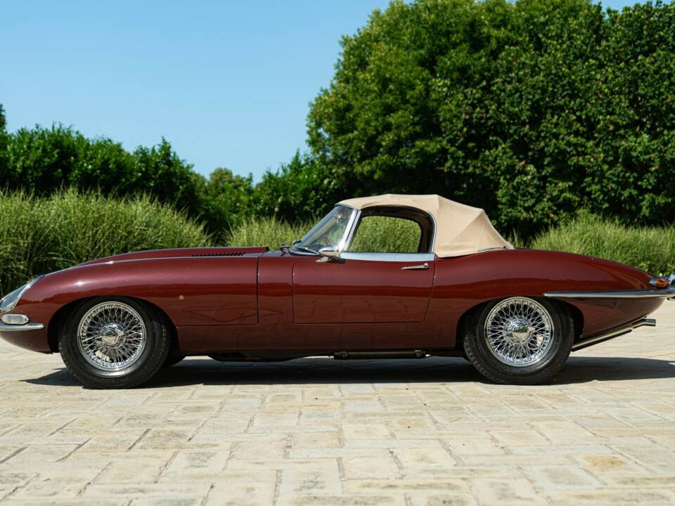 Image 5/50 de Jaguar E-Type 3.8 (1964)