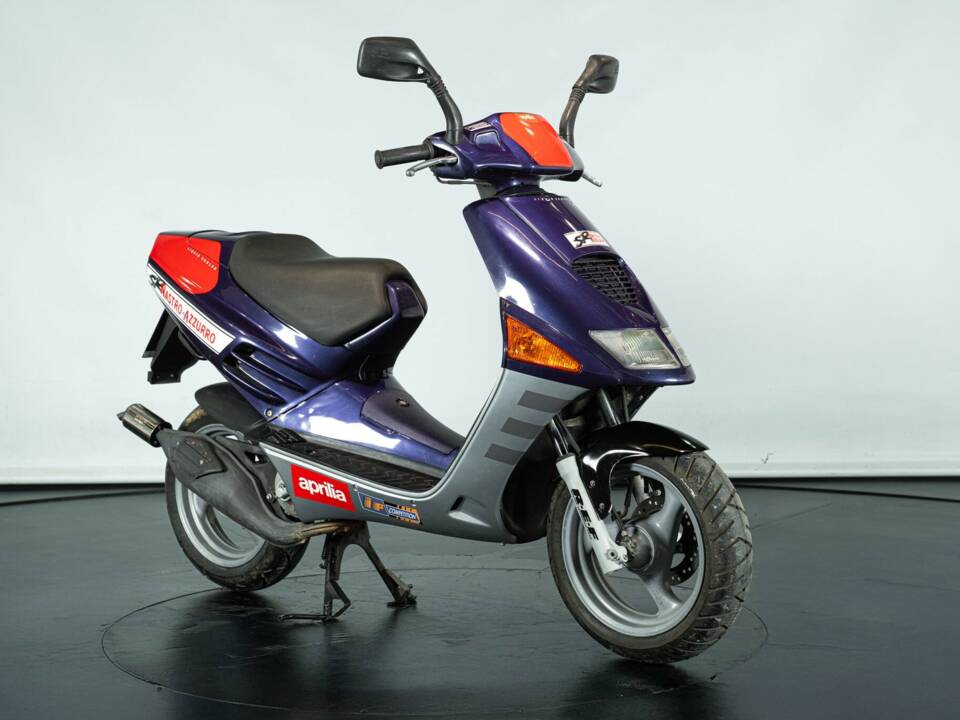 Image 4/21 de Aprilia SR 50 (1996)