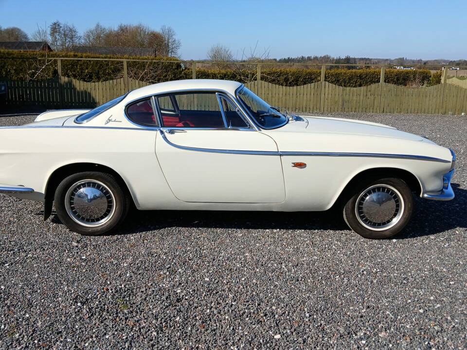 Image 2/5 of Volvo P 1800 (1961)