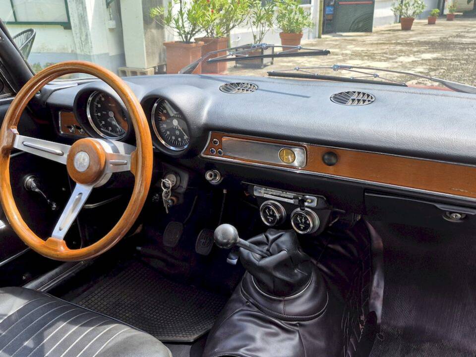 Image 33/50 de Alfa Romeo Giulia GT 1300 Junior (1971)