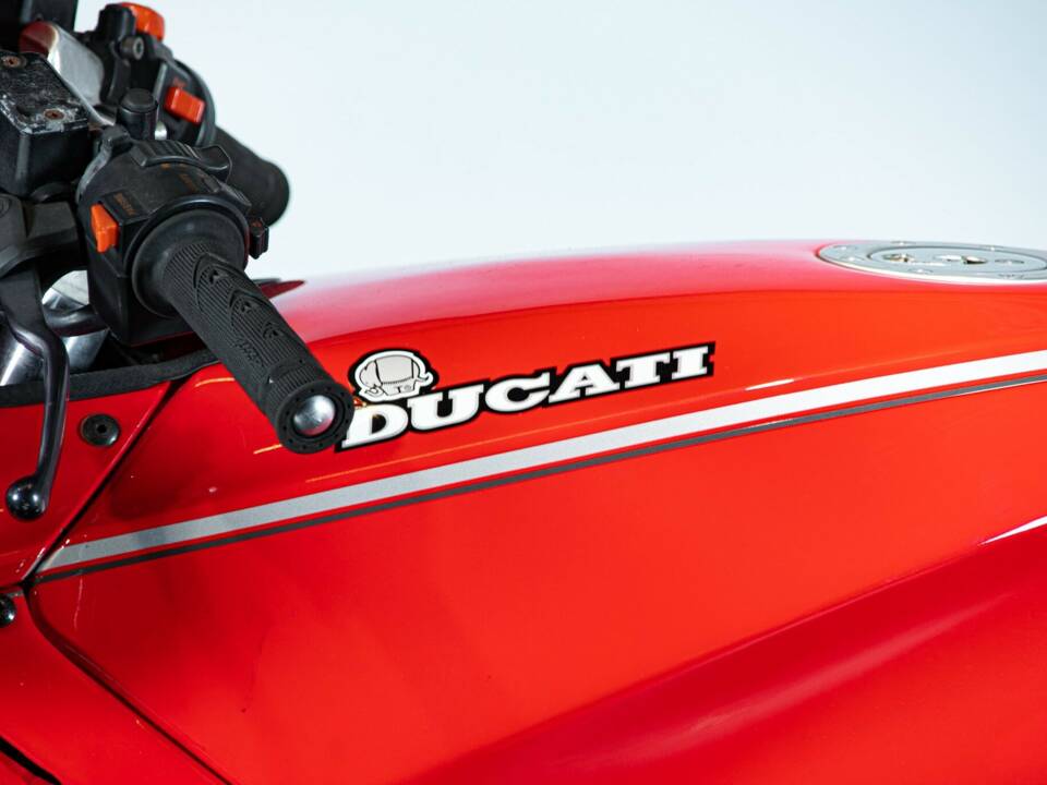 Image 21/50 de Ducati 750 Paso (1987)