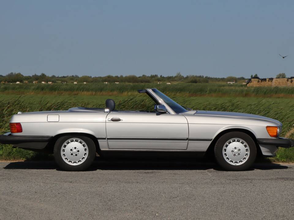 Image 6/50 de Mercedes-Benz 560 SL (1988)