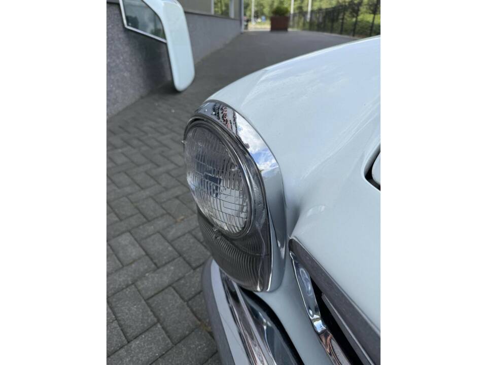 Image 22/50 of Mercedes-Benz 280 SL (1968)