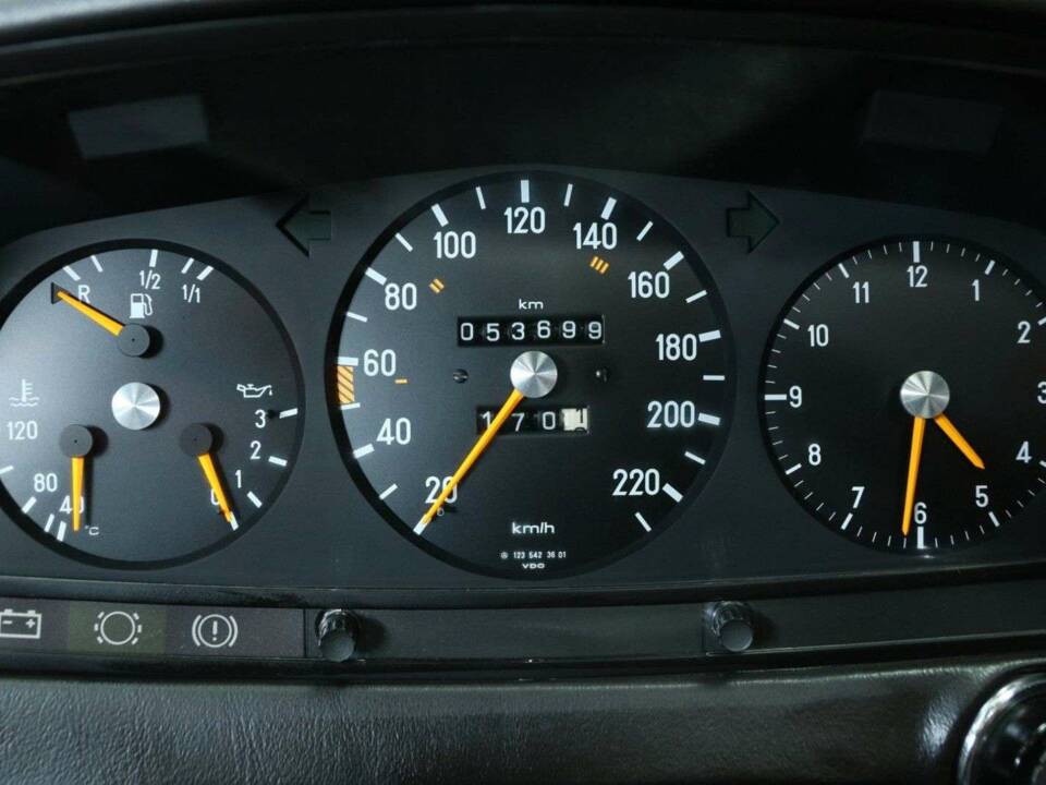 Image 17/50 of Mercedes-Benz 280 CE (1980)