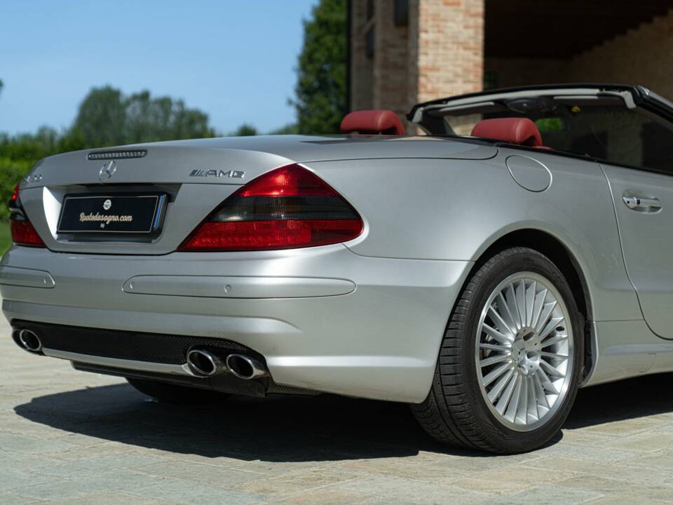 Image 12/50 of Mercedes-Benz SL 55 AMG (2002)