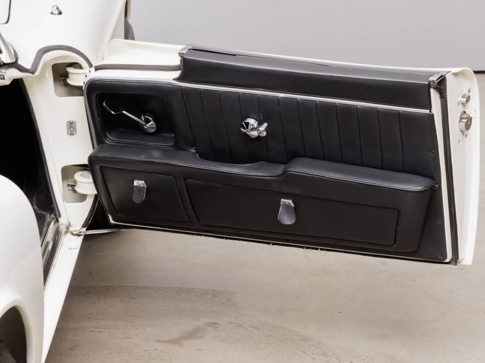 Image 26/43 of BMW 507 (1959)