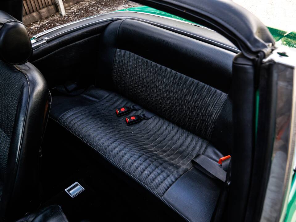 Image 34/38 of Triumph Stag (1977)