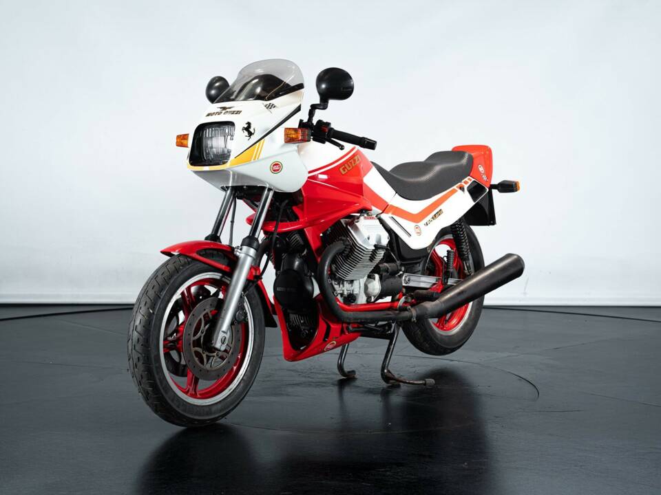 Image 2/36 of Moto Guzzi V 65 Lario (1990)