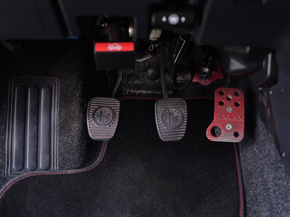 Imagen 35/50 de Alfa Romeo 155 2.5 TD (1998)