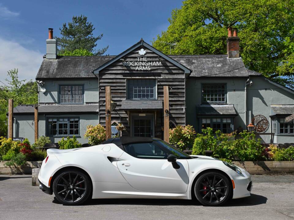 Image 20/50 of Alfa Romeo 4C Spider (2017)