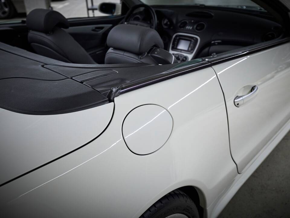Image 33/99 de Mercedes-Benz SL 55 AMG (2005)