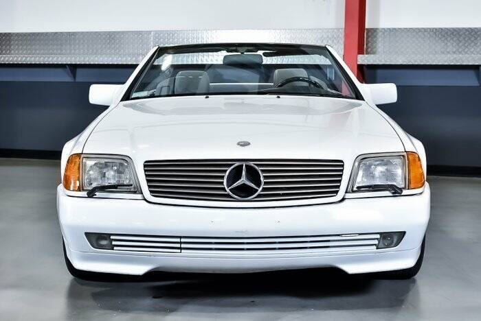 Imagen 5/7 de Mercedes-Benz 500 SL (1992)