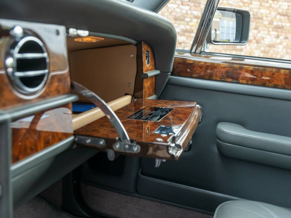 Image 35/50 of Rolls-Royce Silver Spirit (1987)