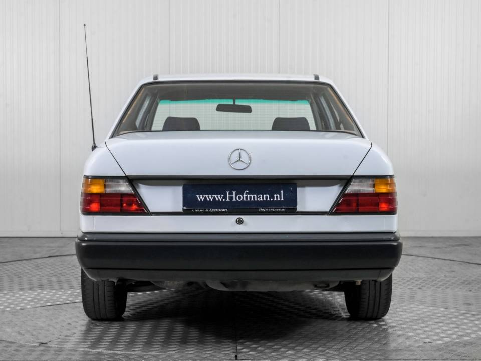 Imagen 16/50 de Mercedes-Benz 200 (1986)