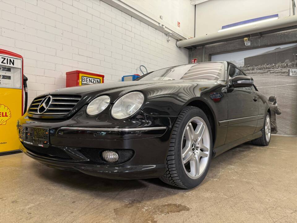 Immagine 2/19 di Mercedes-Benz CL 55 AMG (2001)
