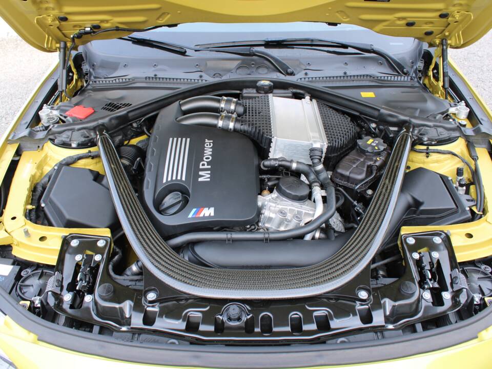 Image 76/98 of BMW M4 (2014)