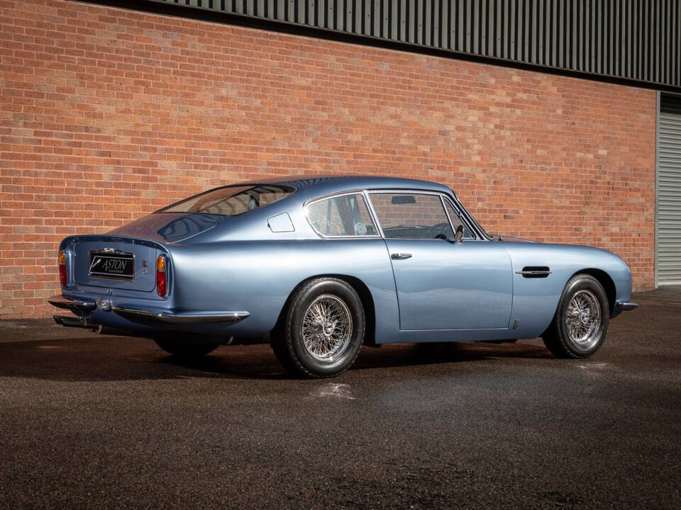 Imagen 3/43 de Aston Martin DB 6 Vantage (1967)