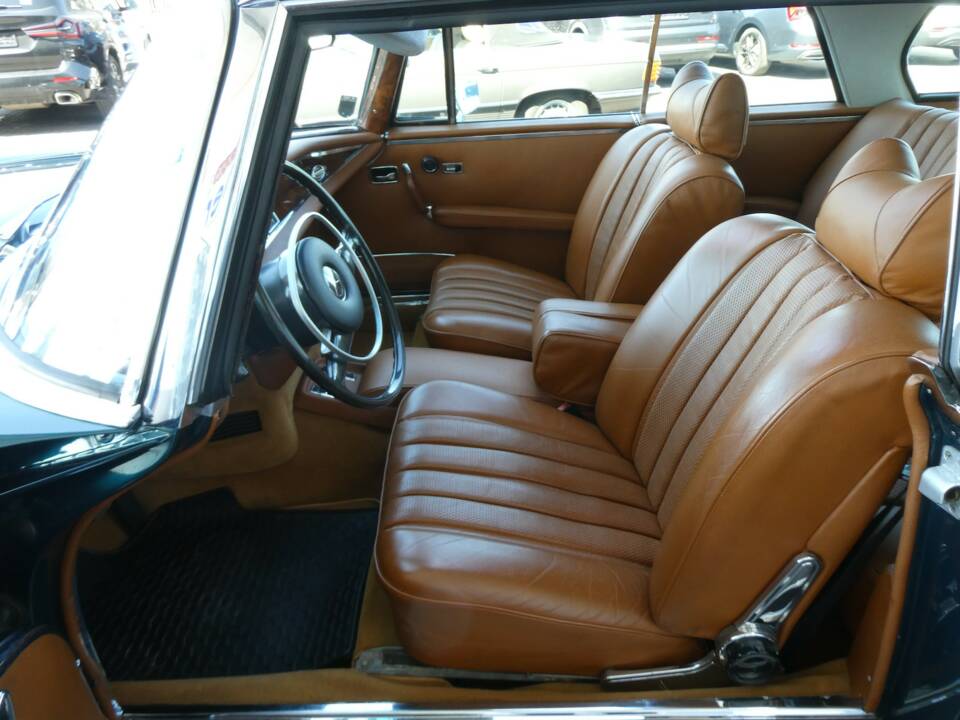 Image 8/20 of Mercedes-Benz 280 SE 3,5 (1971)