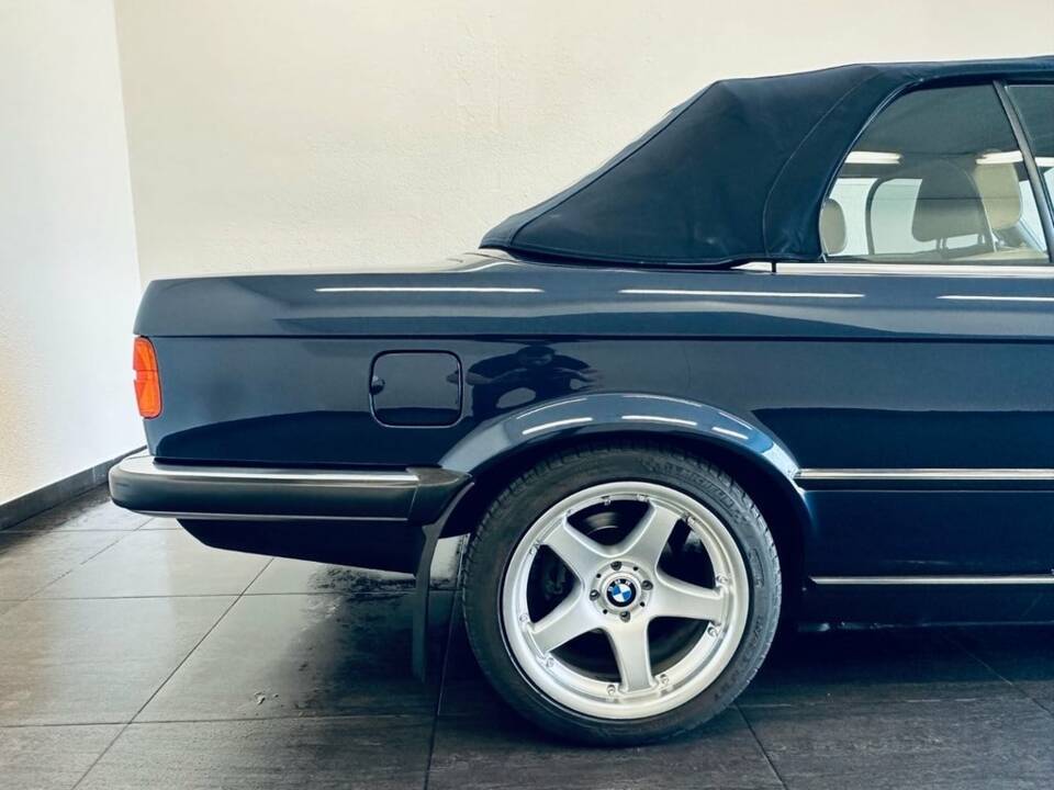 Image 24/29 de BMW 325i (1989)