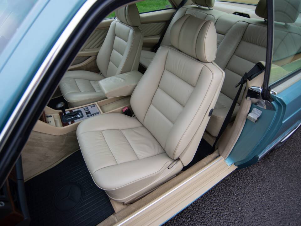 Image 12/31 de Mercedes-Benz 420 SEC (1990)