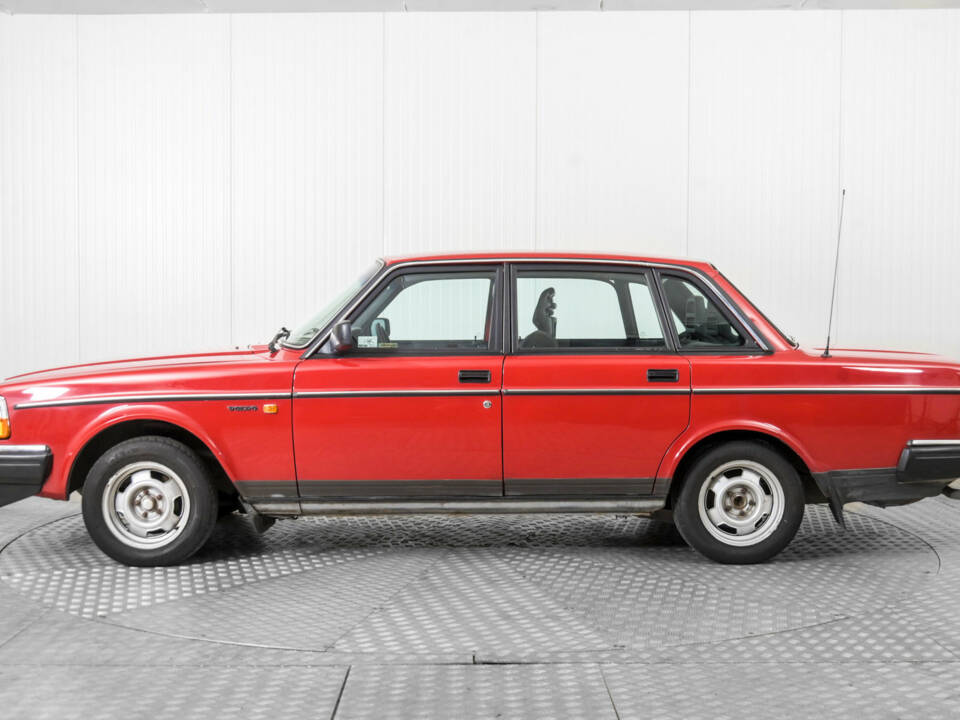 Image 9/50 of Volvo 240 (1987)