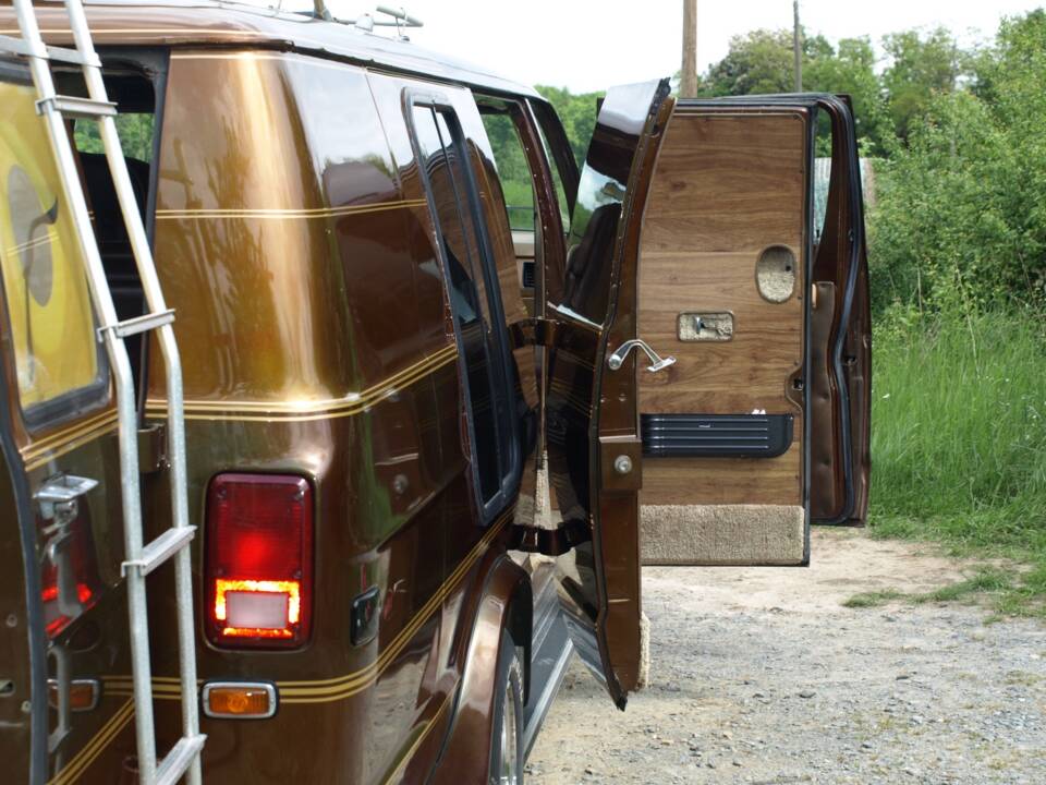 Immagine 29/143 di Dodge B 200 Sportsman (1978)