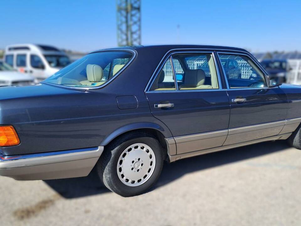 Image 10/50 of Mercedes-Benz 300 SE (1990)