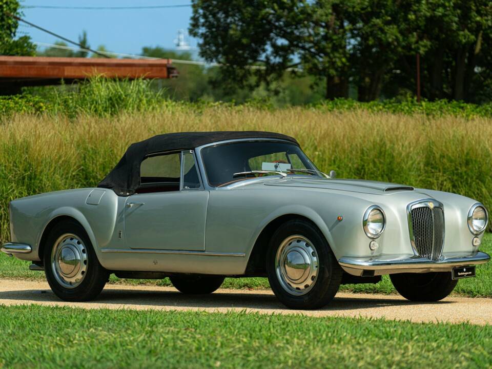 Immagine 5/50 di Lancia Aurelia B24 Convertibile (1958)