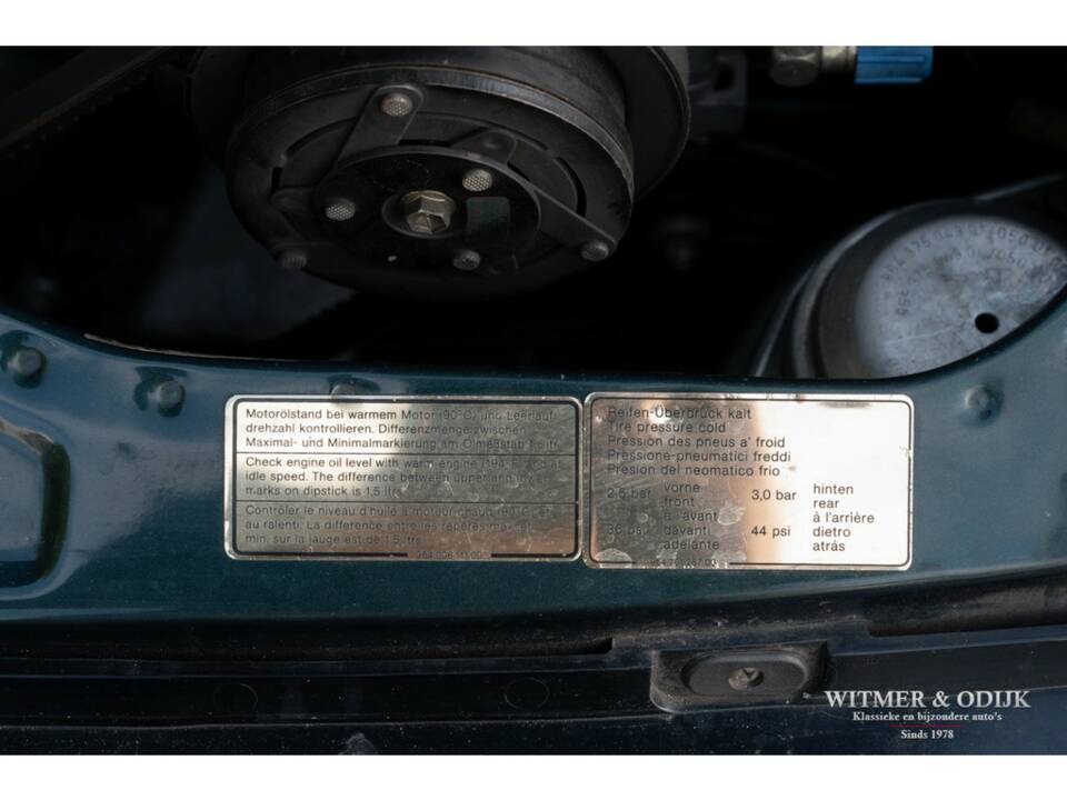 Image 41/42 of Porsche 911 Carrera 4 (1990)