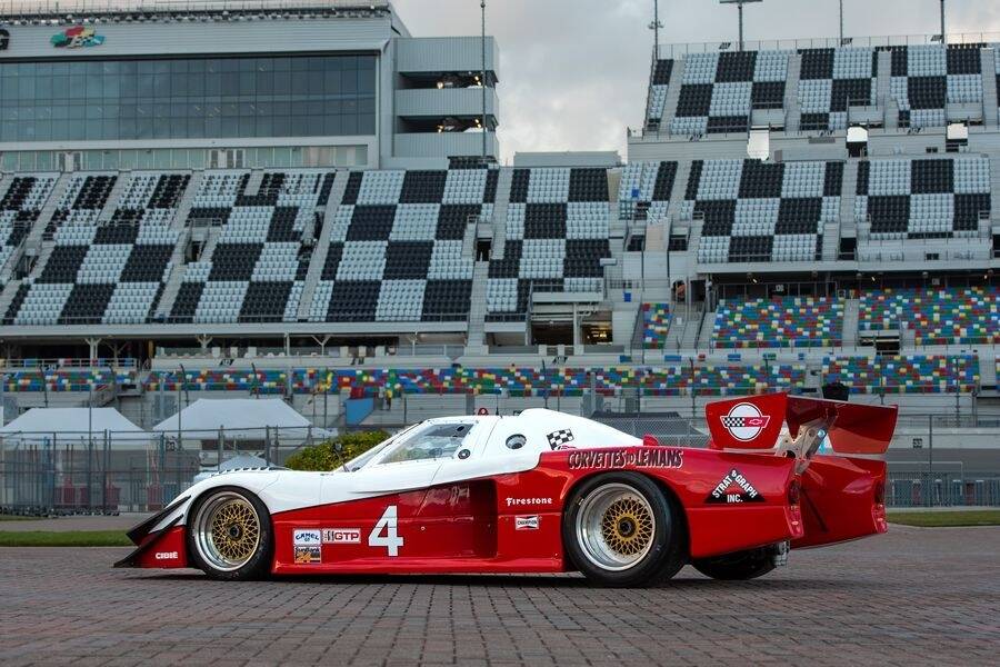 Image 10/28 of Lola T711 (1984)