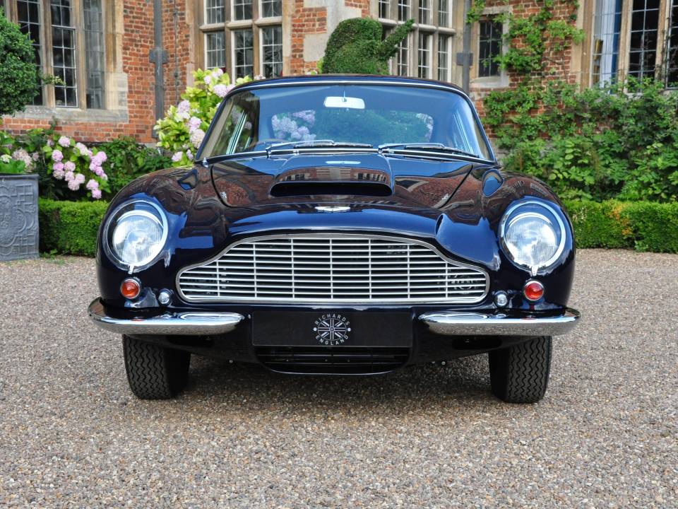 Image 3/57 of Aston Martin DB 6 (1967)