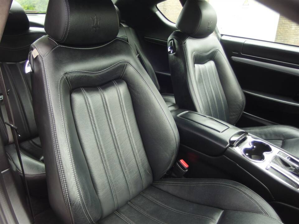 Image 58/98 of Maserati GranTurismo 4.2 (2009)