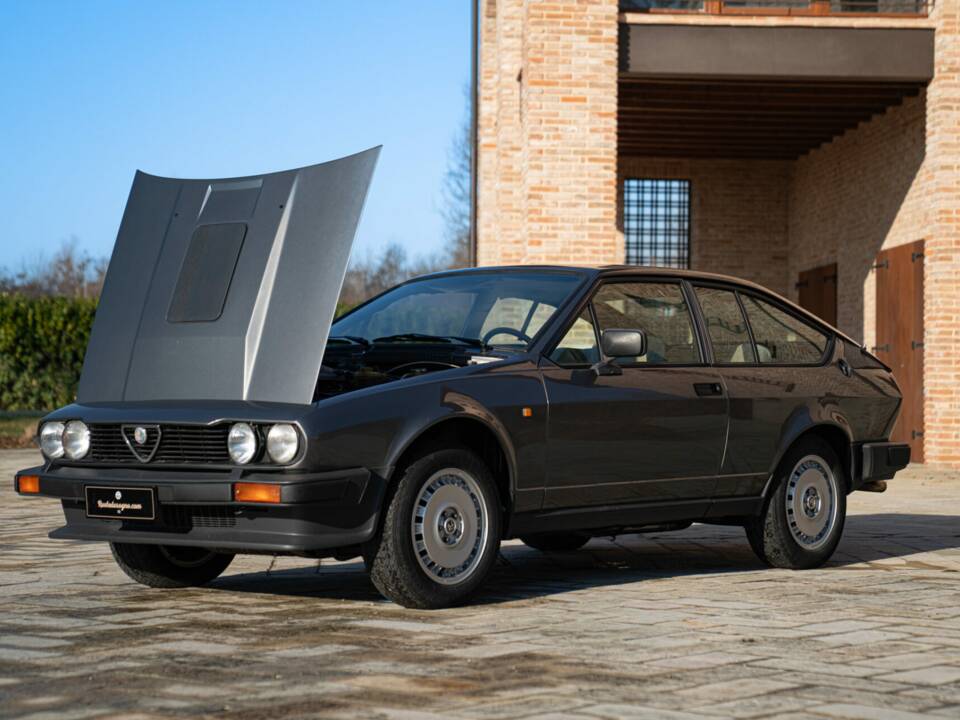 Bild 46/50 von Alfa Romeo GTV 6 2.5 (1981)