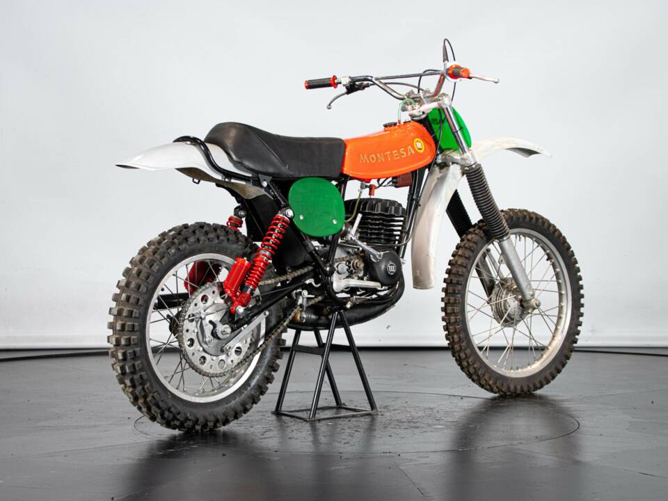 Immagine 2/50 di Montesa Cappra 250 VE (1977)