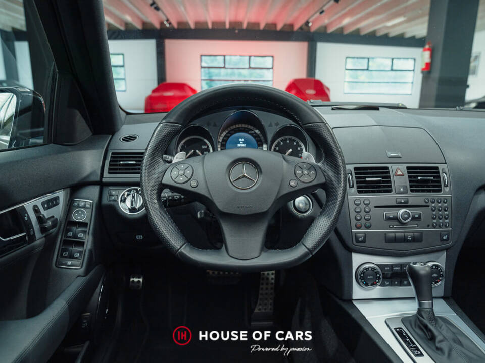 Bild 17/24 von Mercedes-Benz C 63 AMG T (2010)