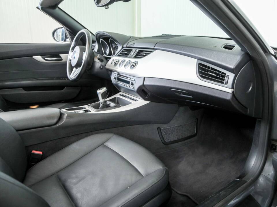 Image 12/50 of BMW Z4 sDrive23i (2010)