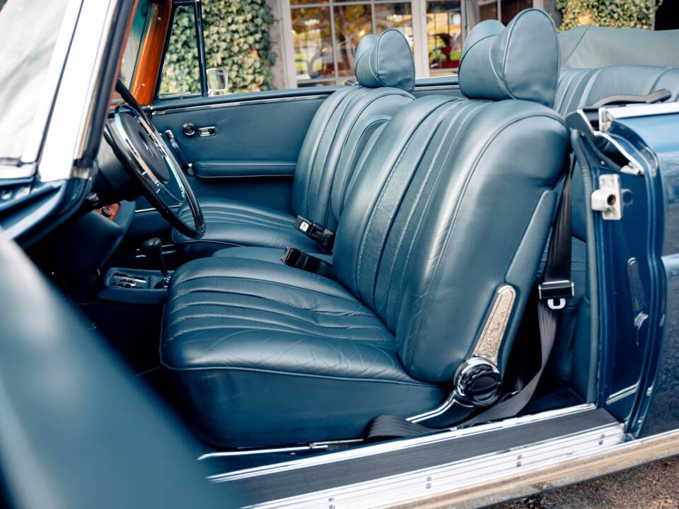 Bild 9/16 von Mercedes-Benz 280 SE 3,5 (1971)