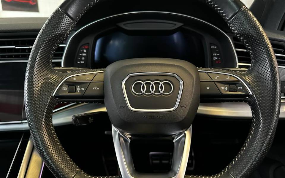 Image 26/50 of Audi SQ7 4.0 TFSI (2020)