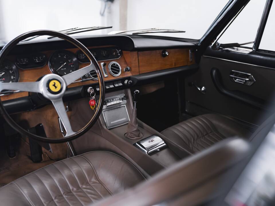 Image 5/100 of Ferrari 330 GT 2+2 (1965)
