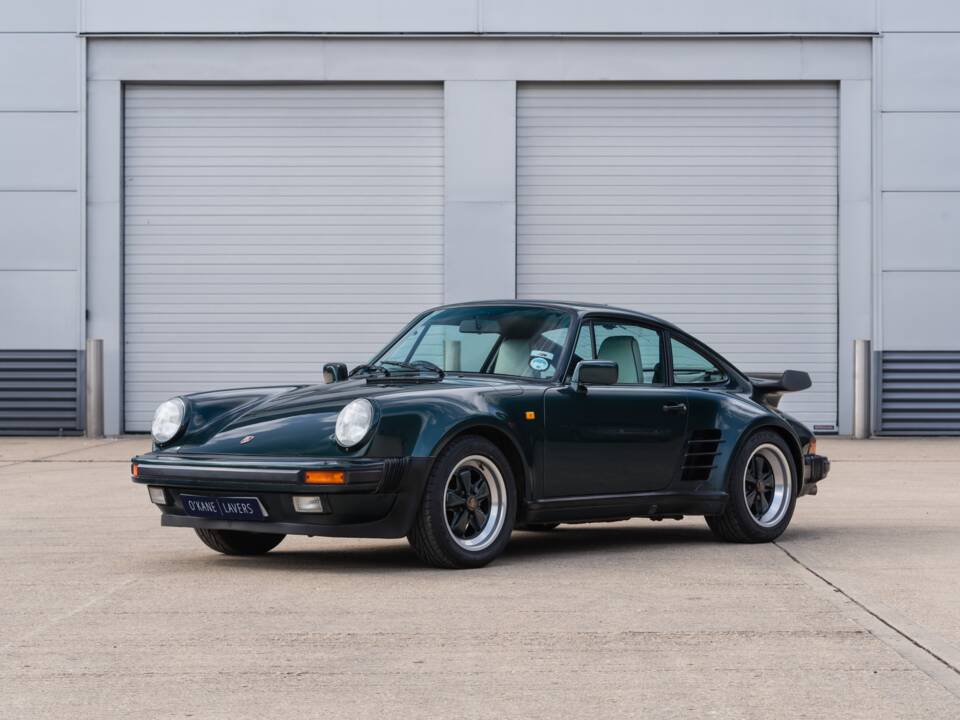 Image 3/52 of Porsche 911 Carrera 3.2 (1989)