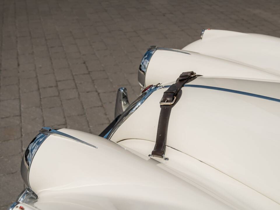 Image 27/58 of Jaguar XK 140 SE DHC (1955)