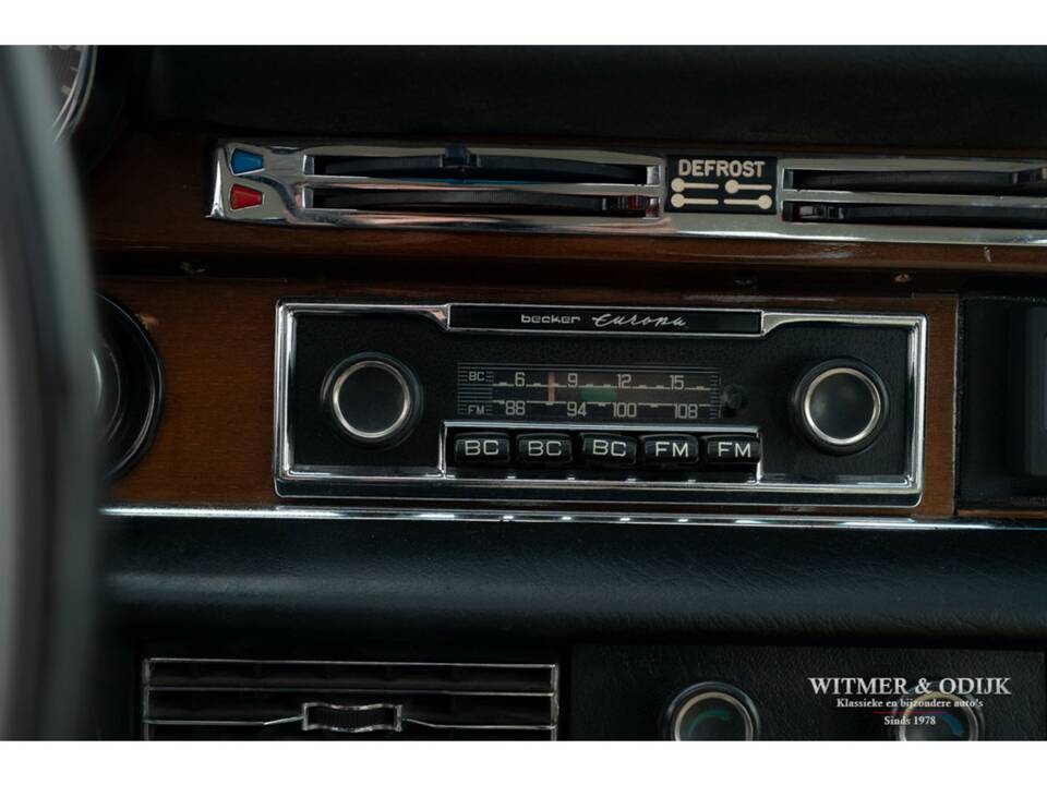Image 32/36 of Mercedes-Benz 280 SE (1969)