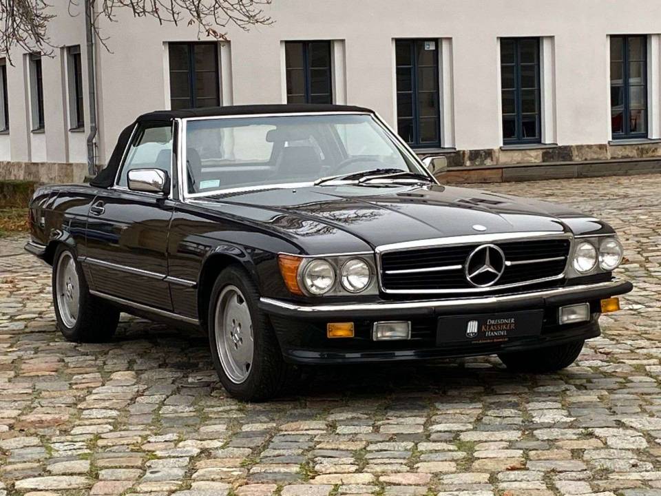 Image 2/17 of Mercedes-Benz 560 SL (1986)