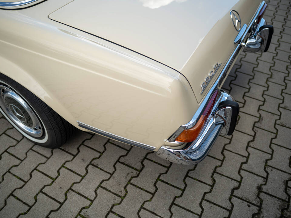 Image 50/97 of Mercedes-Benz 280 SL (1969)