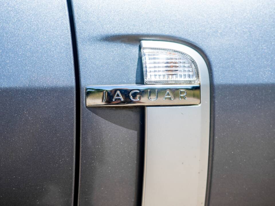 Image 21/50 de Jaguar XKR (2007)