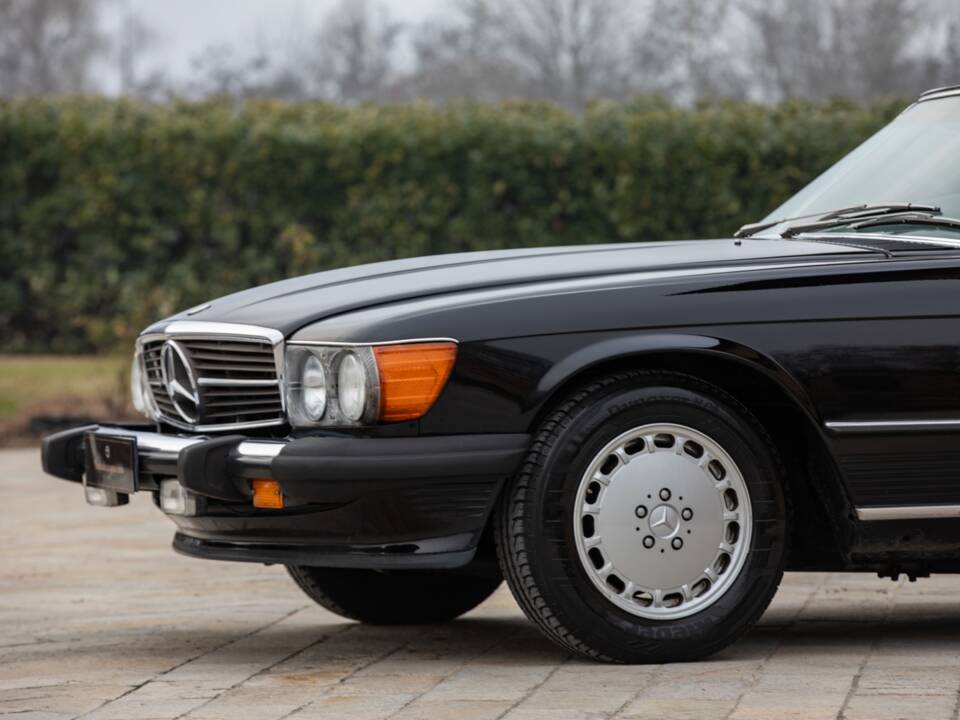 Afbeelding 12/50 van Mercedes-Benz 560 SL (1986)