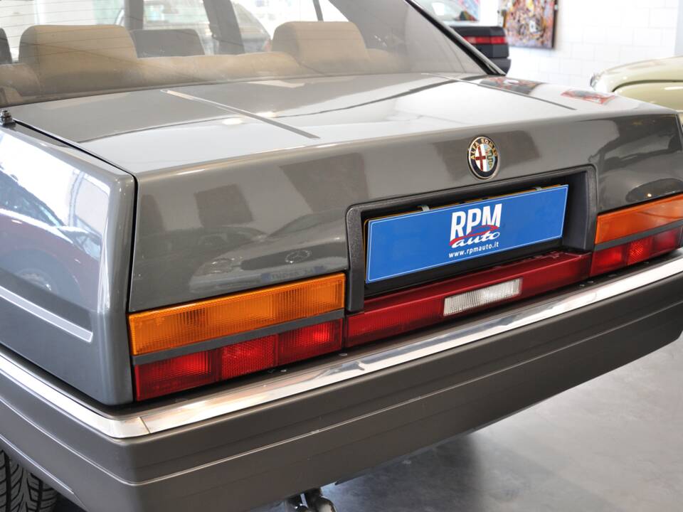 Bild 11/21 von Alfa Romeo 90 2.5 Quadrifoglio Oro (1985)