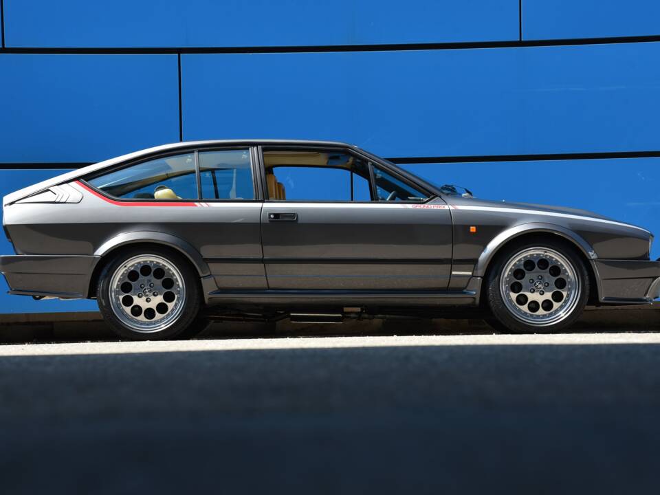 Bild 8/19 von Alfa Romeo GTV 6 2.5 (1986)