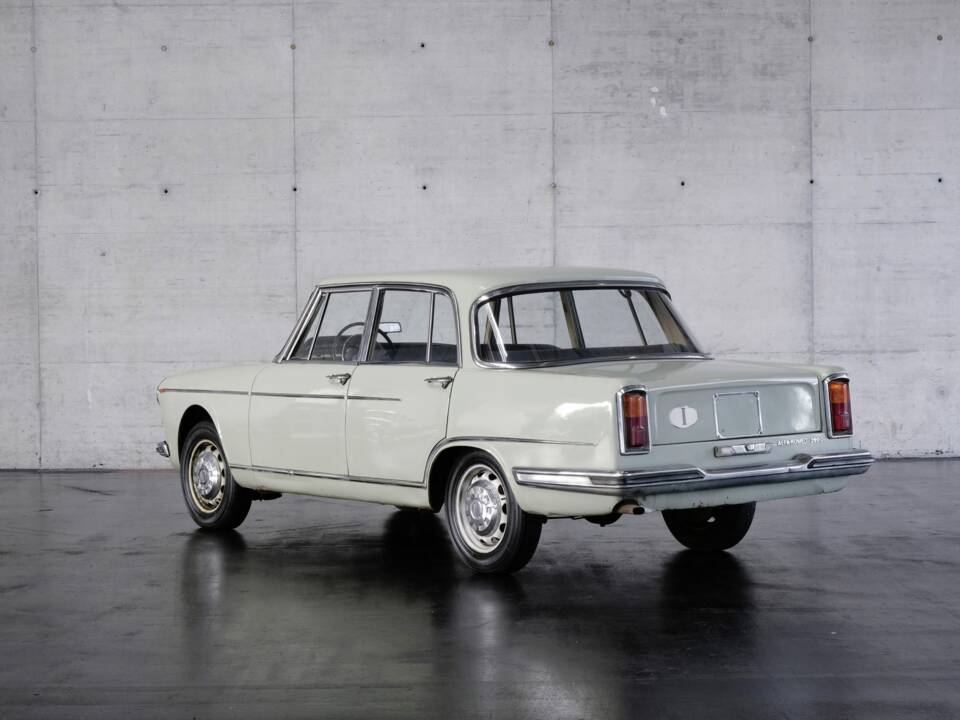 Image 2/48 of Alfa Romeo 2600 Berlina (1962)
