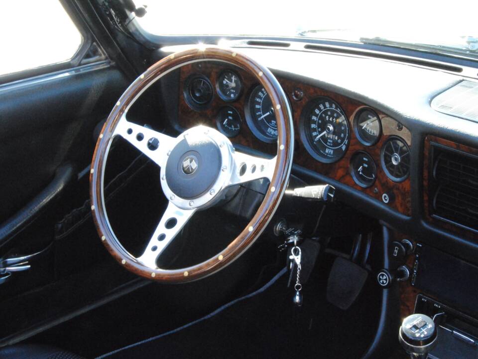 Image 12/39 of Triumph Stag (1971)